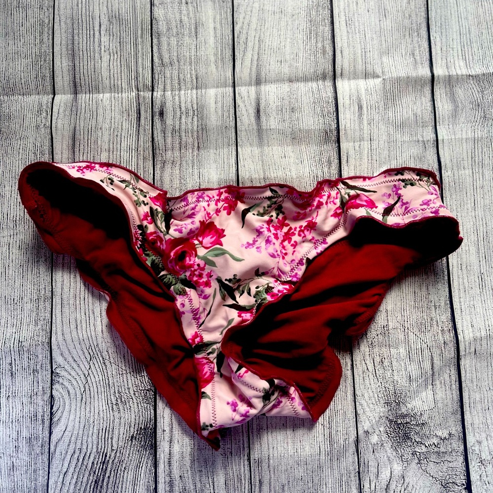 NWOT Floral cheeky ruched bikini bottoms